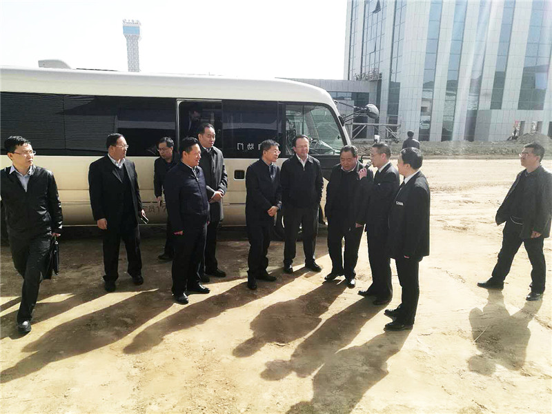 蘭州市委副書記、市長張偉文一行蒞臨新區(qū)“亞太伊士頓電梯”、“亞太澳泊智能車庫”、“亞太新能源汽車”