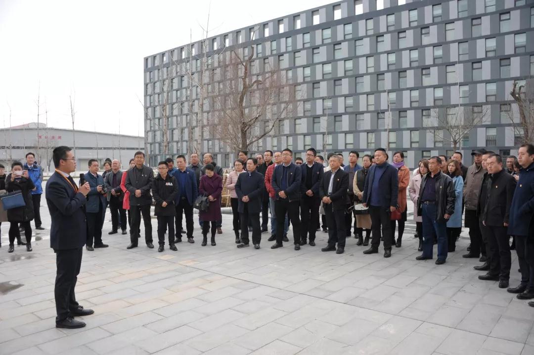 甘肅省第三期黨建強(qiáng)、發(fā)展強(qiáng)非公經(jīng)濟(jì)工作能力提升培訓(xùn)班參觀蘭州新區(qū)“亞太三廠” 項(xiàng)目